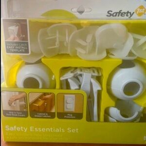 Safety essentials set lock